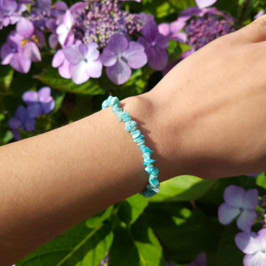 Dumi's Crystals Amazonite Chip Bracelet: Genuine gemstone chips for anxiety relief, emotional balance, and a touch of bohemian style.