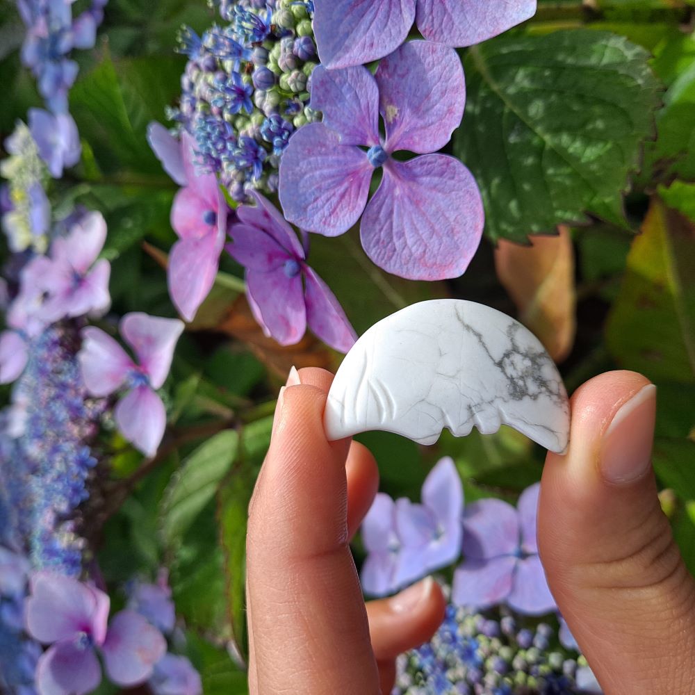 Dumi's Crystals Howlite Moon Face Carving (34x20x8mm): Bathed in tranquility, this celestial charm soothes the mind, promotes emotional balance & restful sleep.