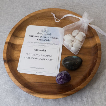 amethyst, labradorite and white moonstone chips, cards on a wooden plate