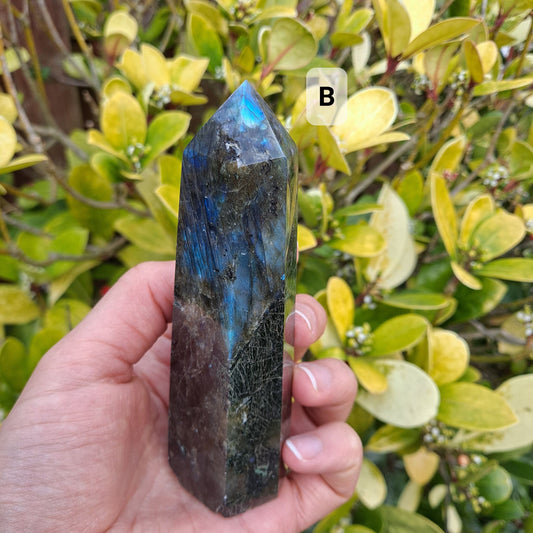 Dumi's Crystals Labradorite Tower (12cm x 3.5cm, 224g). Ignite inner light. Self-discovery, Healing & Protection. Iridescent beauty, powerful energy.