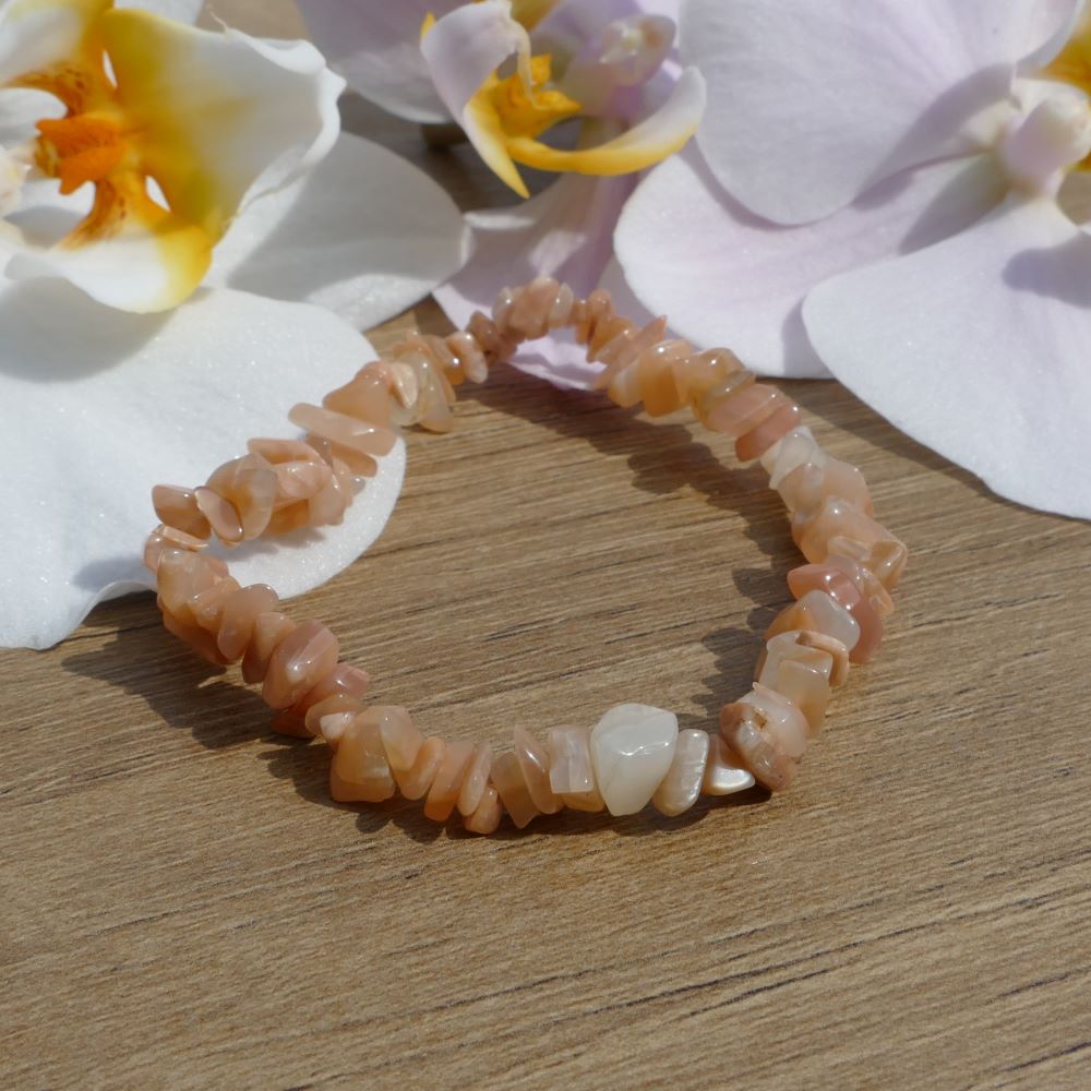 7-Inch Peach Moonstone Bracelet | Dumi's Crystals | Delicate Peach Moonstone chips strung on a durable stretch cord. This bracelet is believed to enhance creativity, intuition, and emotional well-being.