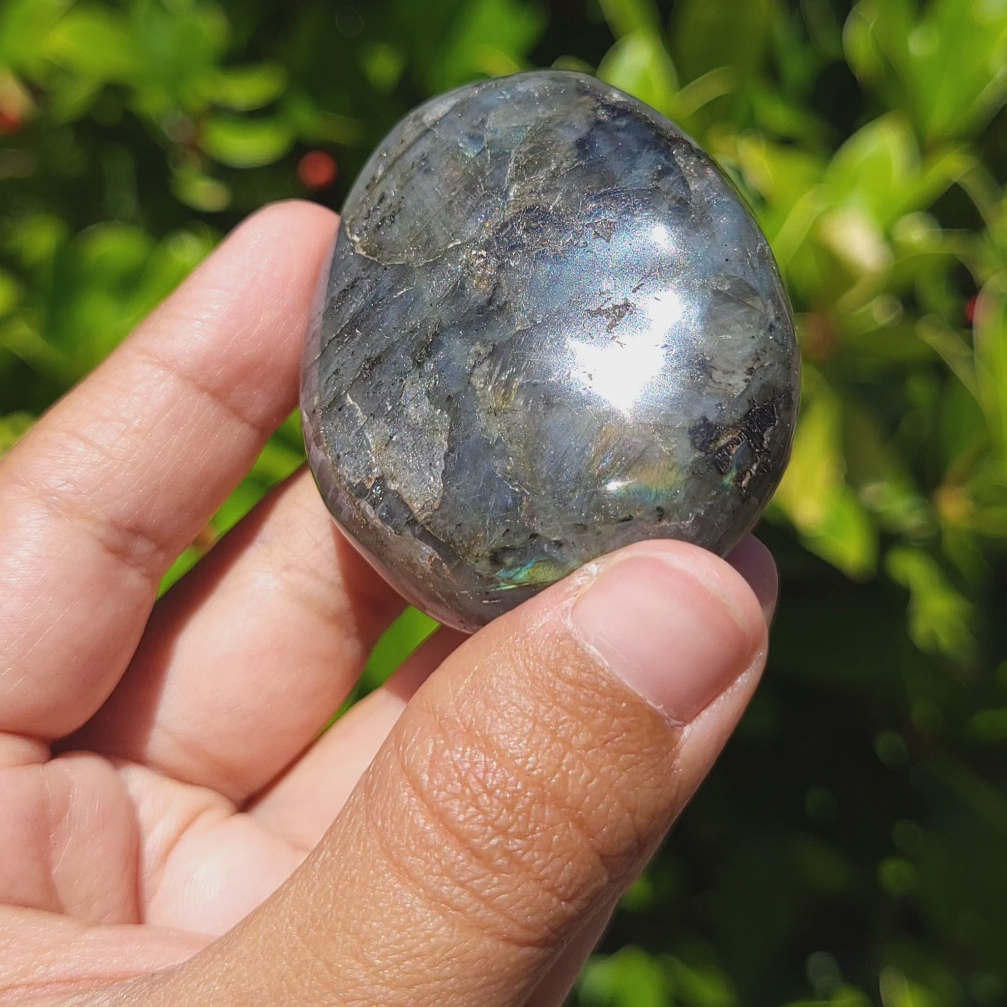 video showing the flash of a labradorite palm stone