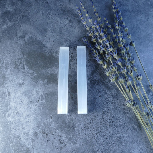 Dumi's Crystals Selenite Satin Spar Sticks (5cm) - Pure Cleansing Energy! Luminous, silky selenite sticks for cleansing negativity and promoting protection. 