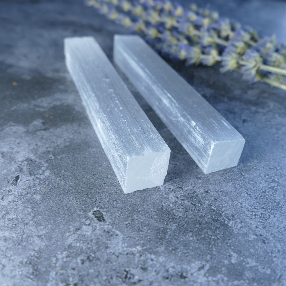 Dumi's Crystals - Selenite Satin Spar Wands (5cm). Embrace purity! Hand-polished selenite sticks with a silky texture cleanse and shield your energy. 