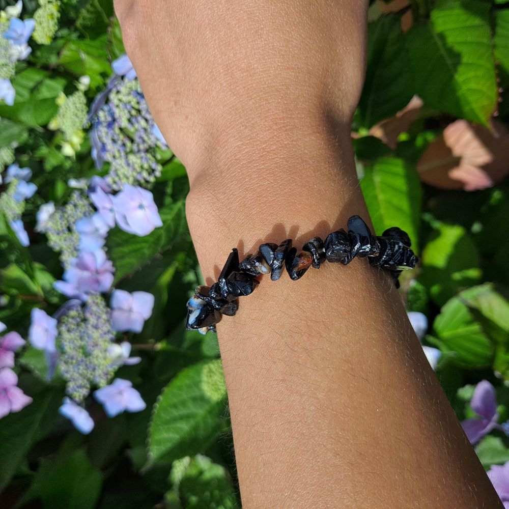  Dumi's Crystals | Black Onyx Stretch Bracelet | Showcasing the deep black luster and timeless elegance of Black Onyx on a wrist. This bracelet is known for its grounding energy, protection, and empowering properties.