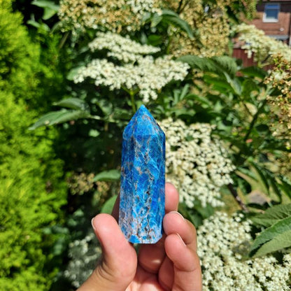 Dumi's Crystals | Blue Apatite Tower (6-10cm) | A close-up view of a captivating Blue Apatite Tower (6-10cm), showcasing its vibrant blue hues and intricate patterns. This crystal is believed to enhance communication, self-expression, and creativity.