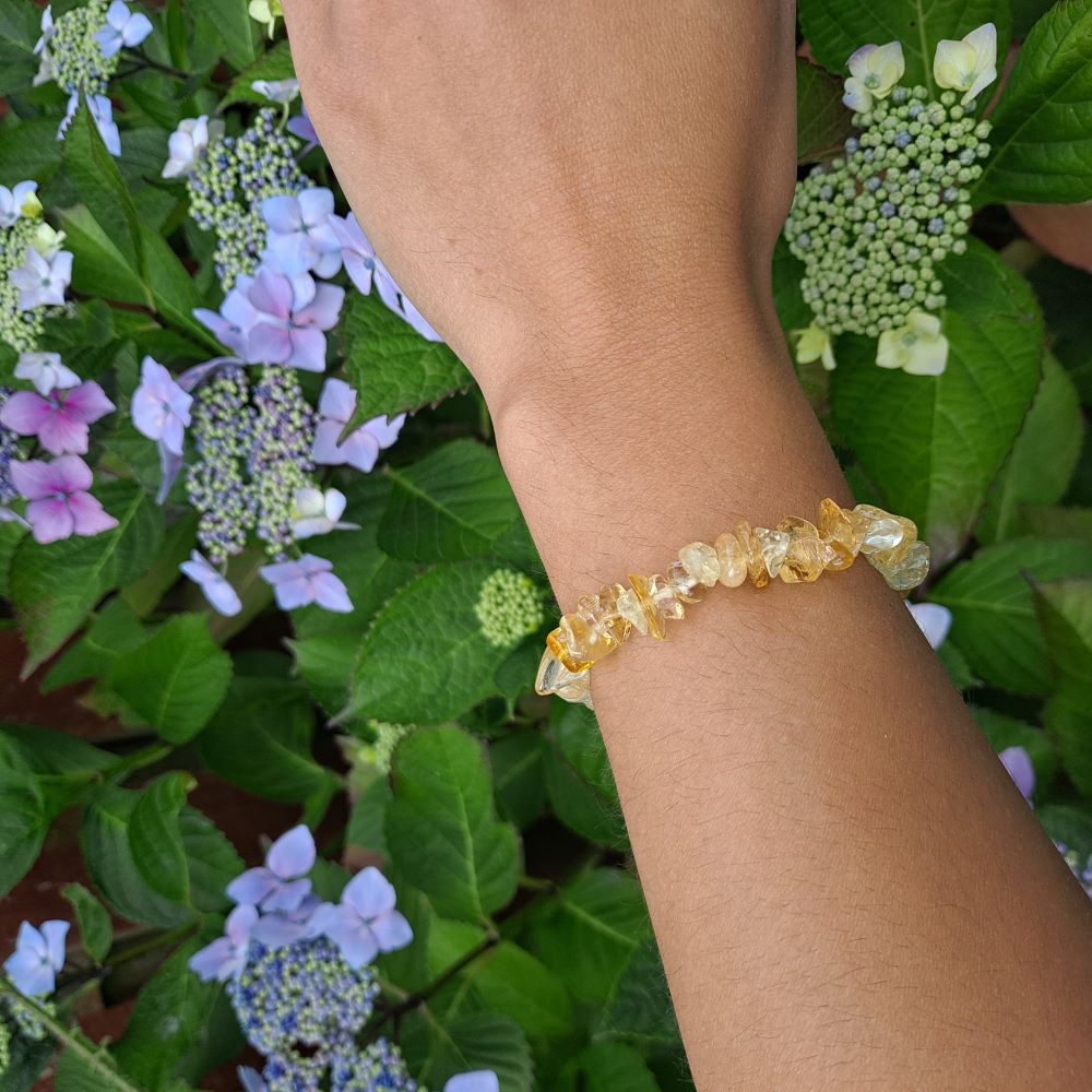 Dumi's Crystals Heat-Treated Citrine Chip Bracelet 7inch for Abundance & Joy. Golden yellow gemstone chips for success, optimism & manifestation.