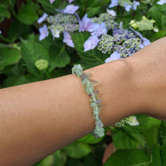 Dumi's Crystals Prehnite Chip Bracelet 7inch for Serenity & Growth. Soft green gemstone chips promote peace, relaxation & spiritual connection. 