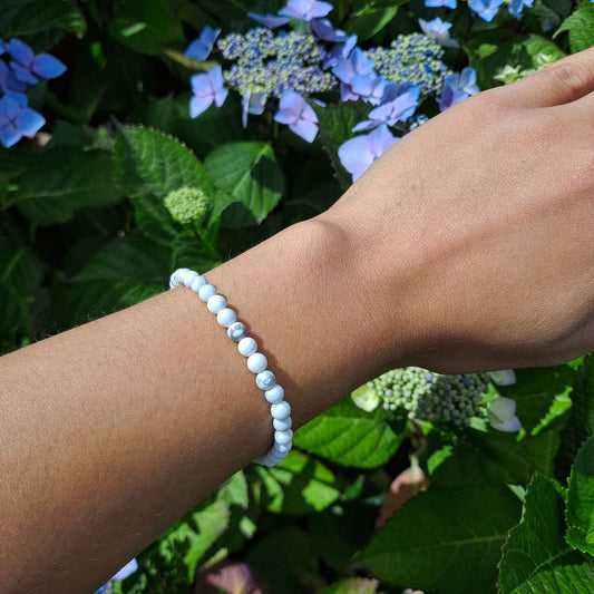  Dumi's Crystals | Howlite Stretch Bracelet (4mm beads) | Showcasing the calming serenity of Howlite on a wrist. This bracelet features genuine Howlite beads, known for their calming white color and association with Gemini & Virgo zodiac signs. Howlite promotes peace, mental clarity, and emotional balance.