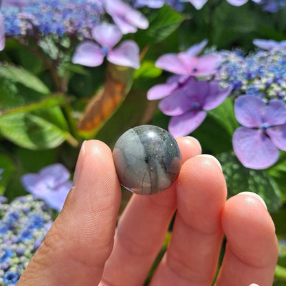 Indian Agate mini sphere for balance, peace & wisdom (20mm) | Dumi's Crystals | Invite the grounding energy of Indian Agate into your life! This mini sphere (20mm) is known for fostering harmony, reducing stress, and promoting self-awareness.
