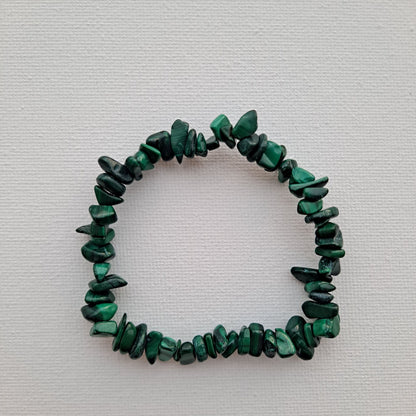 7-Inch Malachite Bracelet | Dumi's Crystals | Genuine Malachite chips strung on a durable stretch cord. This bracelet is known for its captivating beauty and connection to the heart chakra, promoting emotional well-being.