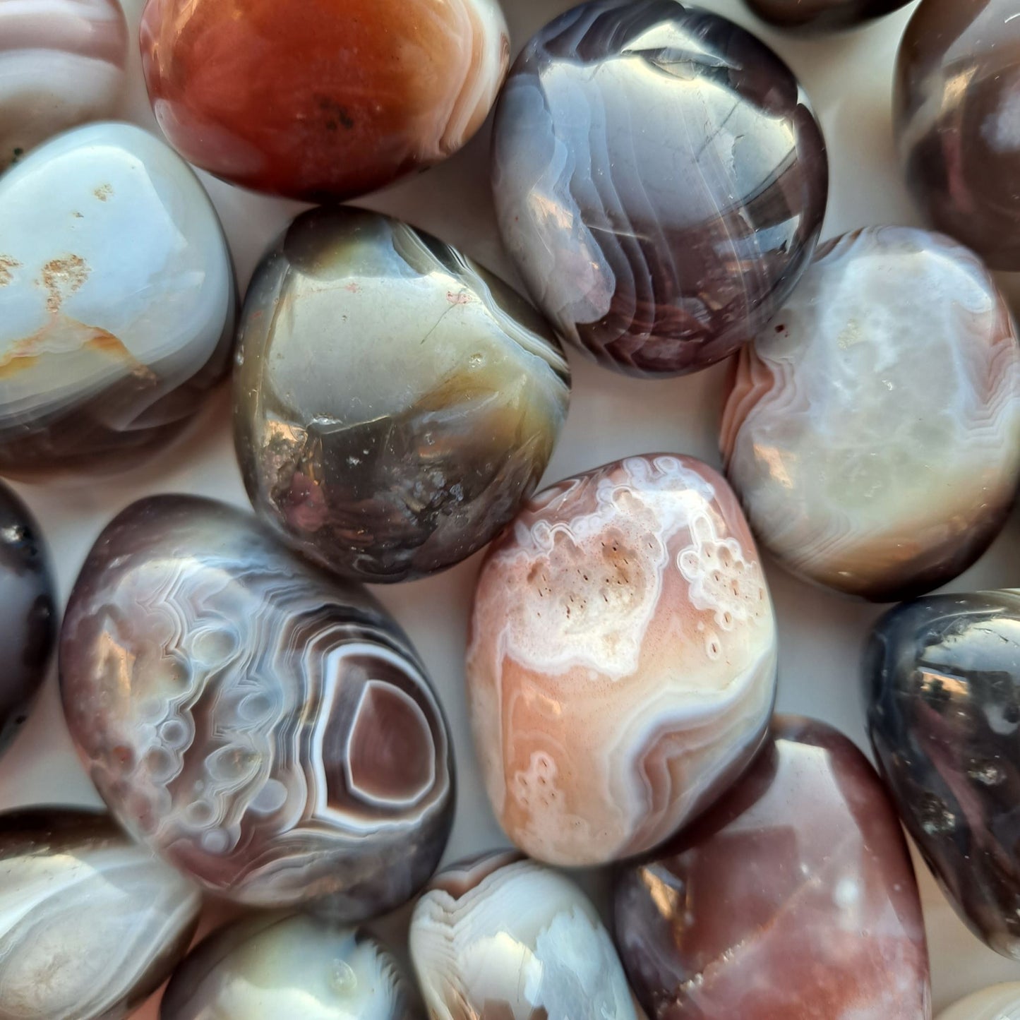 Dumi's Crystals | Persian Agate Tumbled Stones (Transformation & Balance) | A collection of Persian Agate Tumbled Stones, a testament to the earth's beauty. Persian Agate fosters inner peace, reduces anxiety & protects your energy. Scatter them in your home or workspace to create a space overflowing with positive energy and growth.
