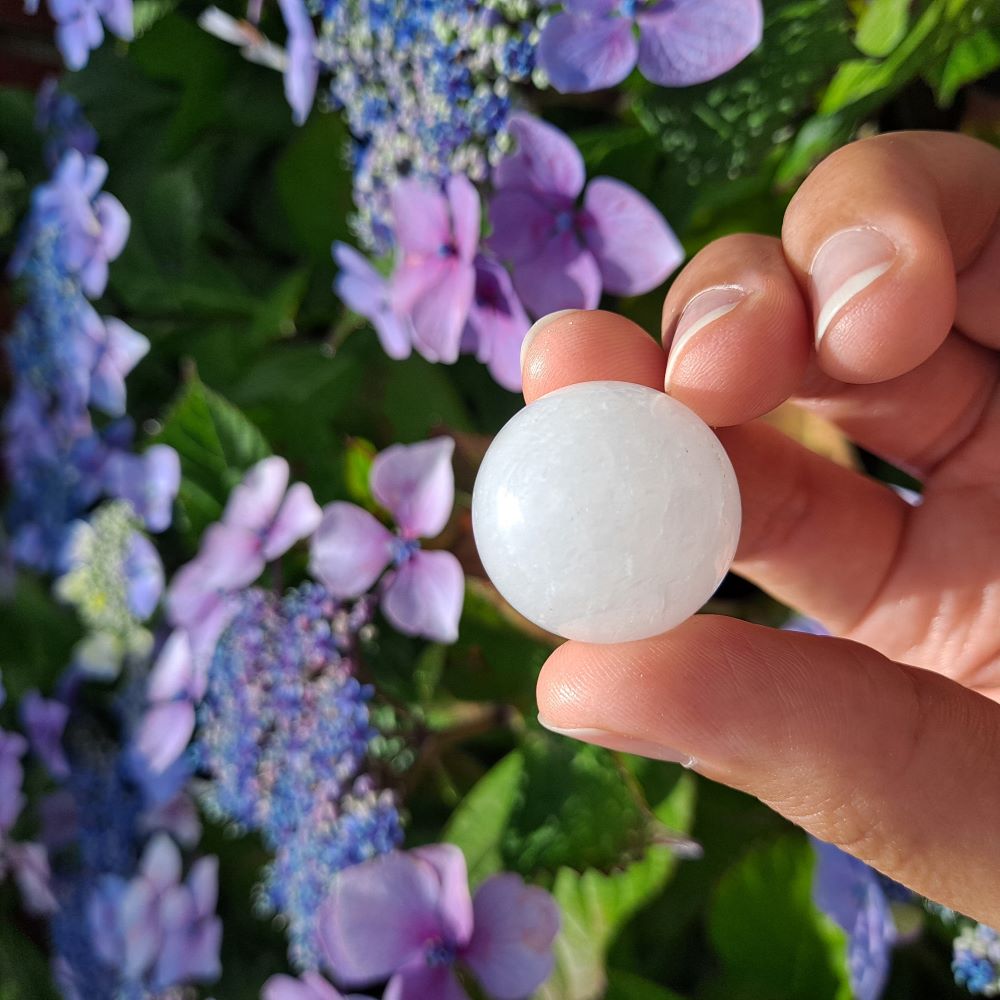 Dumi's Crystals | Milky Quartz Sphere (25mm) | Immerse yourself in the amplified clarity and peace of this Milky Quartz Sphere (25mm). Crafted from genuine gemstone, it radiates a powerful yet serene energy, promoting mental focus, emotional balance, and spiritual growth.